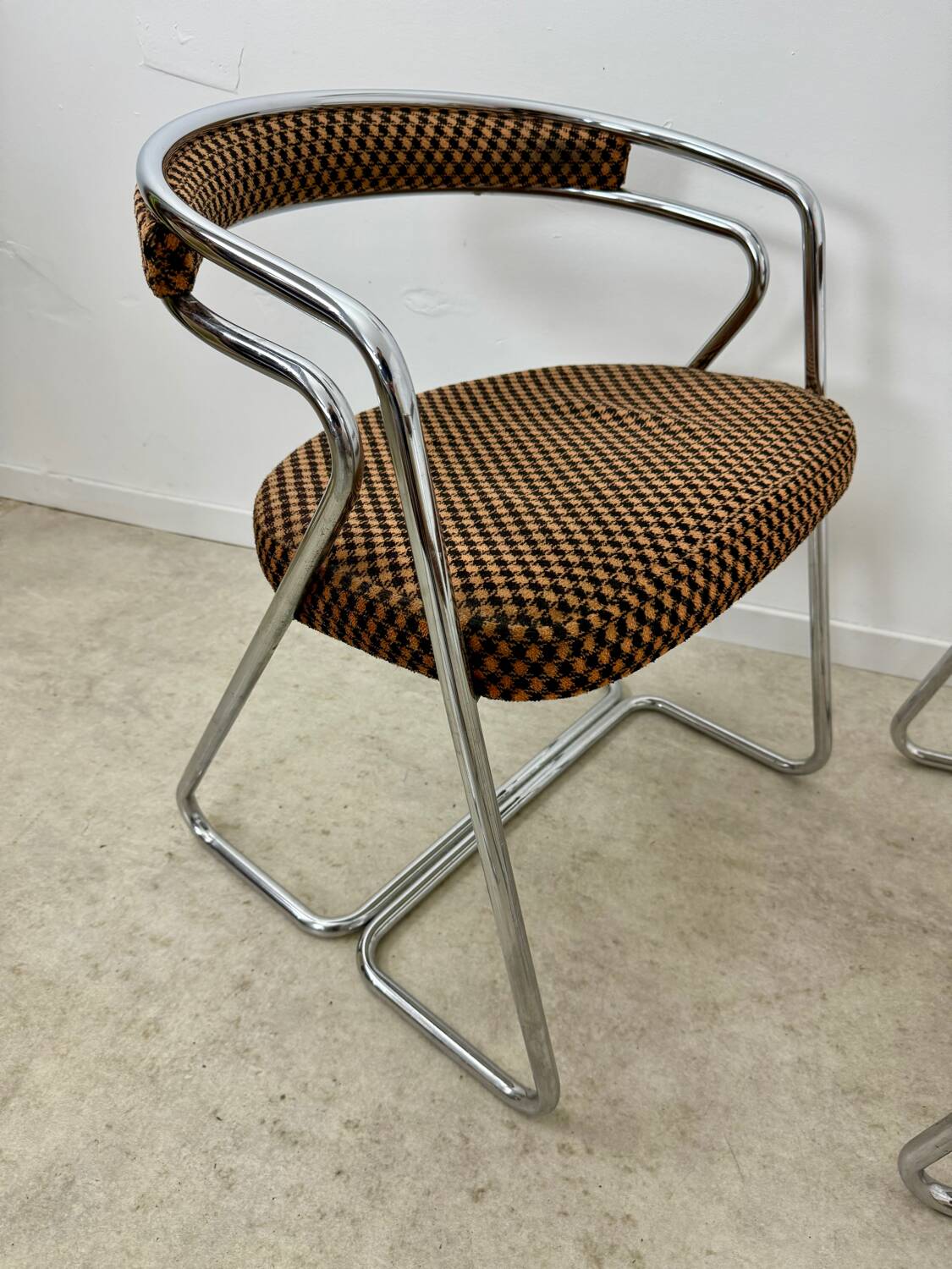 Set of 4 chrome tubular chairs Italian design from the 70s vintage fabric and metal