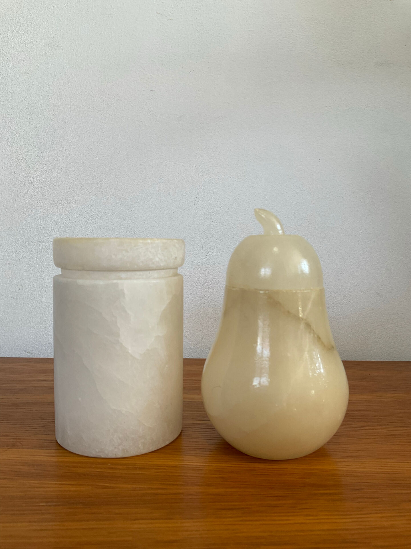 Duo de boîtes, bonbonnières vintage en albâtre