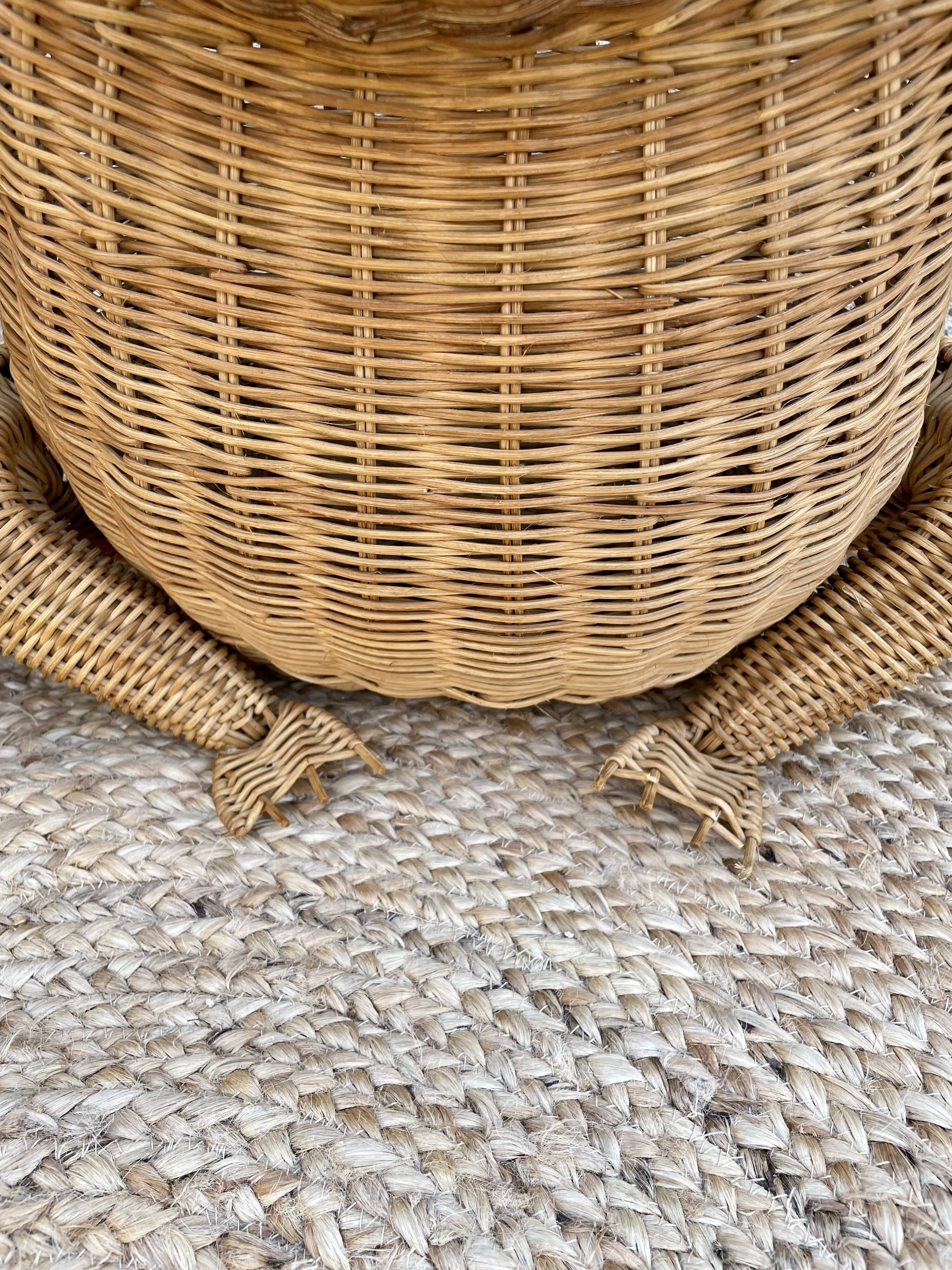 Rattan frog magazine holder