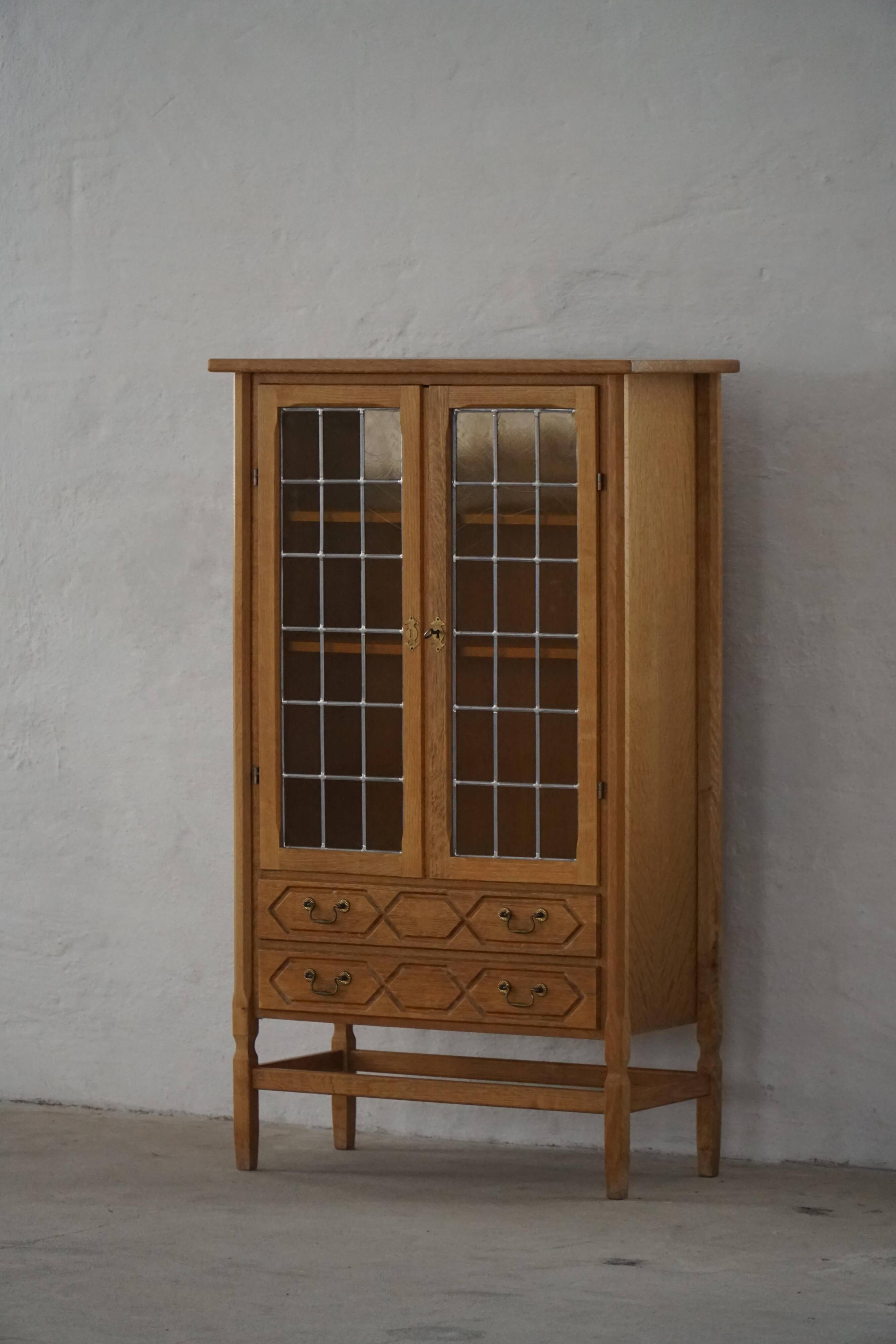 Danish oak display cabinet from the mid-century modern period with leaded glass, 1960s.