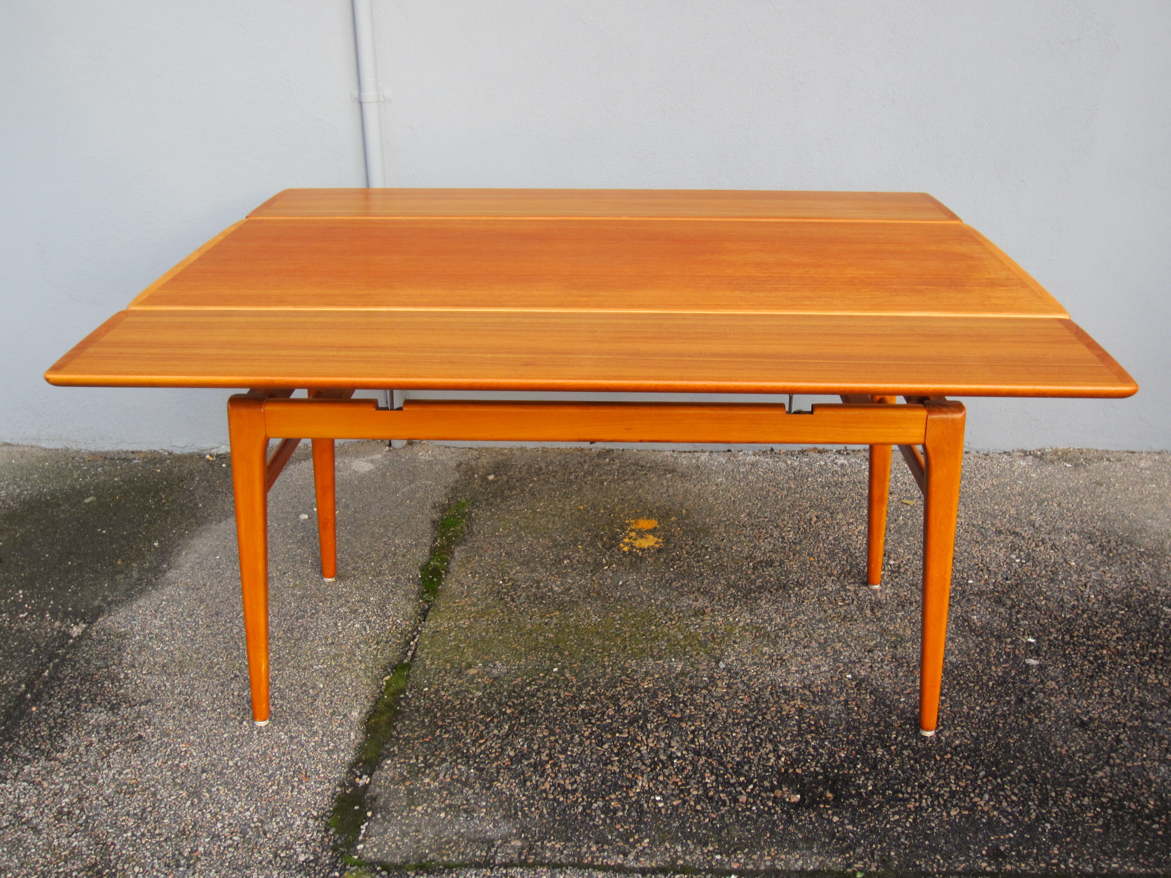 Scandinavian teak coffee table that can be upgraded to a dining table