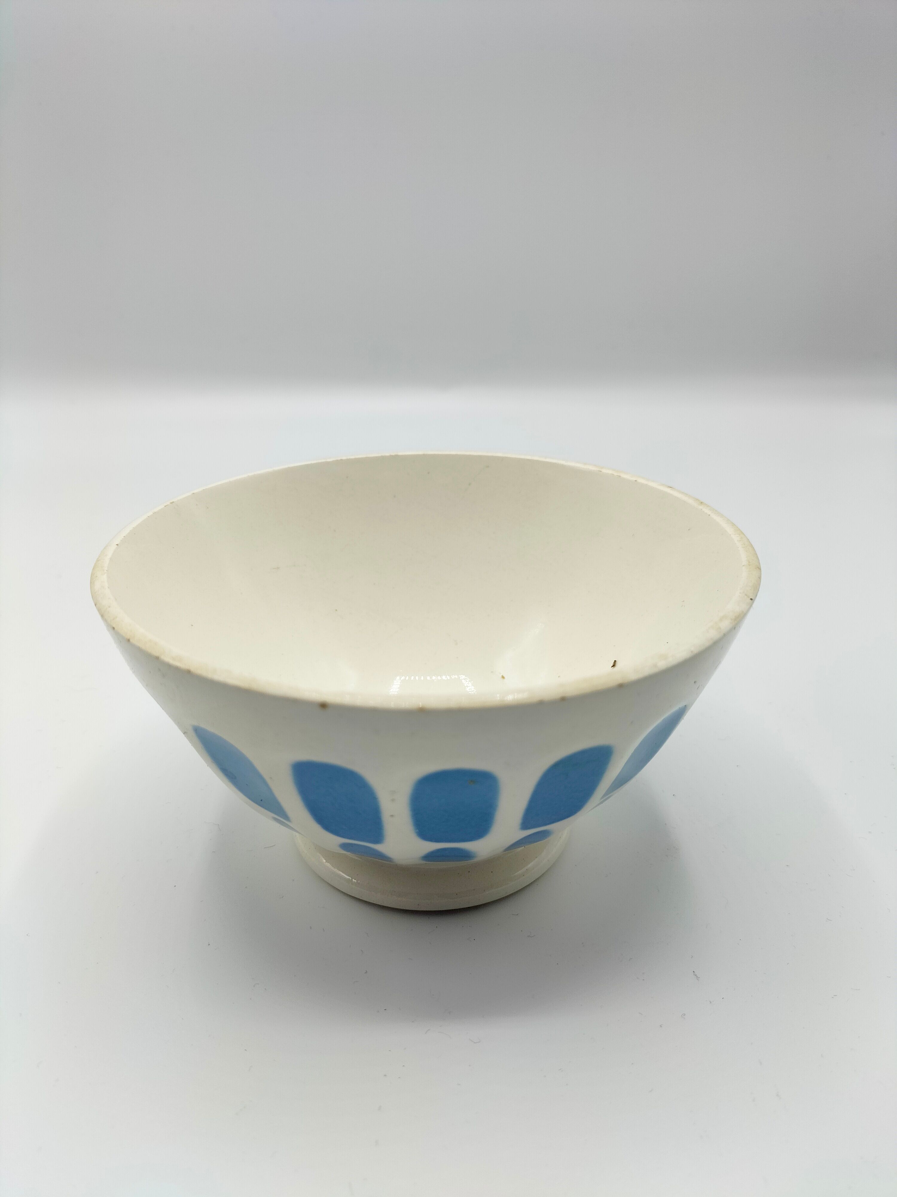 Old bowl digoin