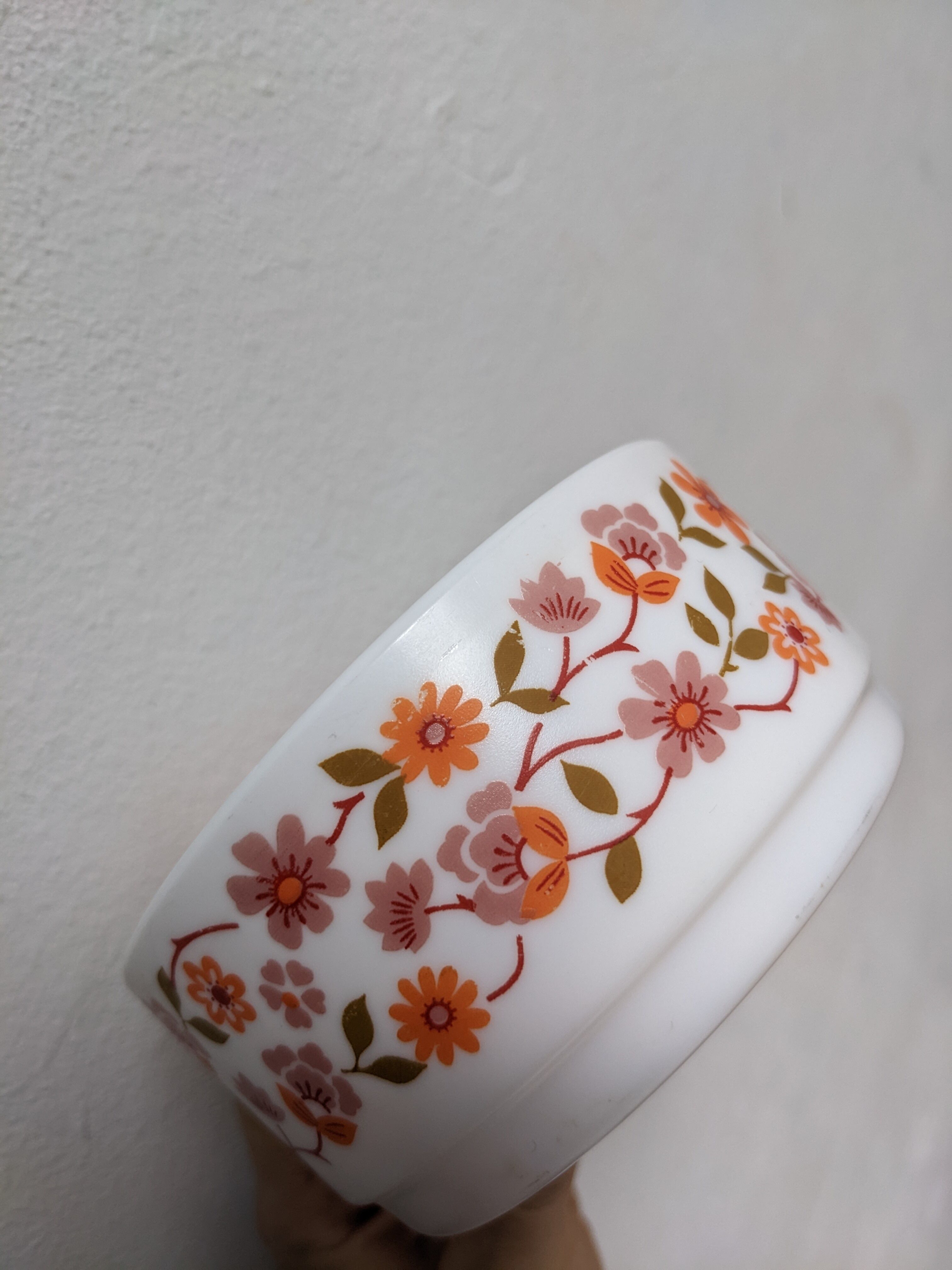 Beautiful Ramequin Vintage Arcopal France Design Scania in very good condition light wear