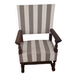 Sober Renaissance style throne