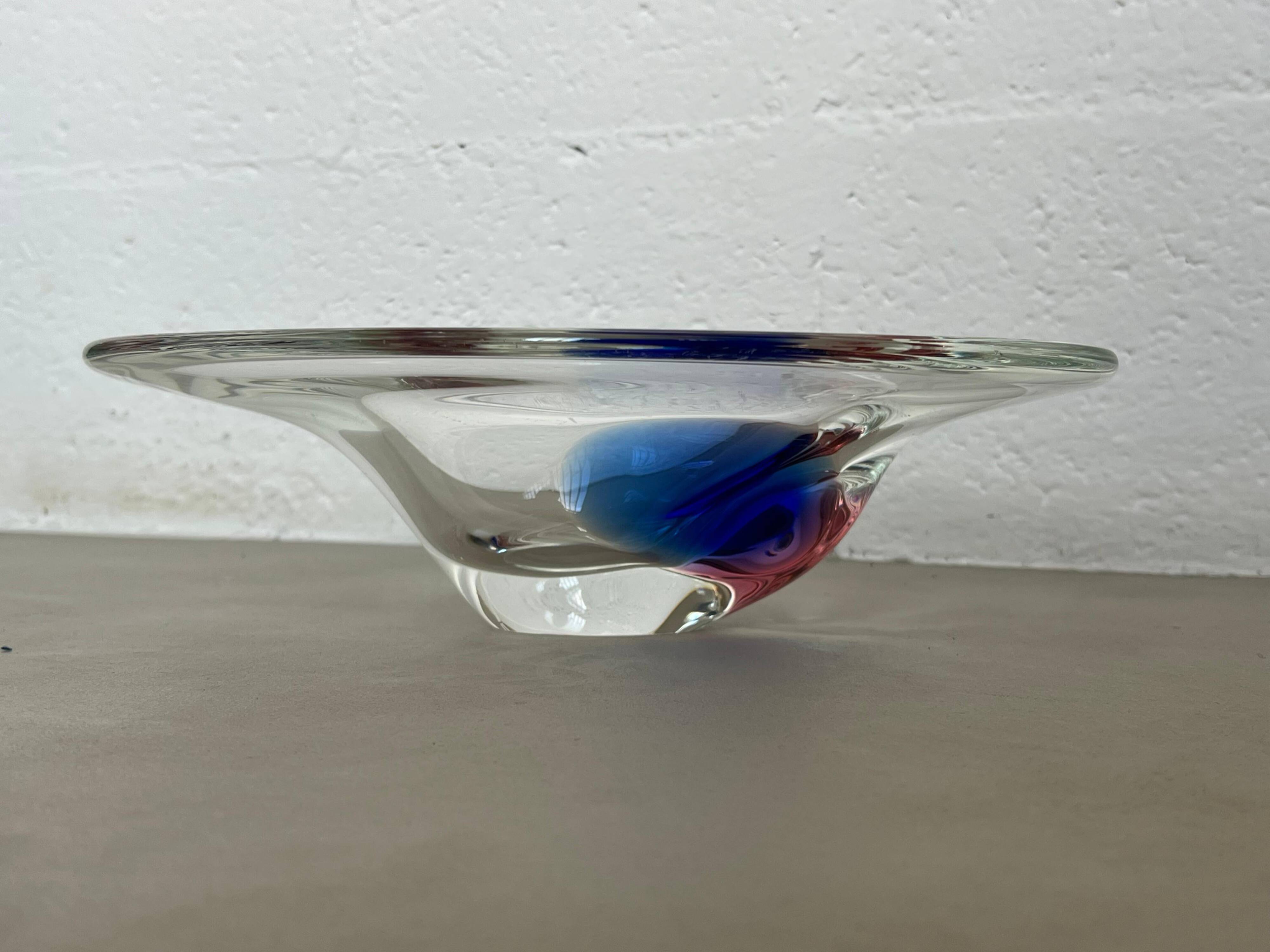 Bol décoratif en verre vintage, accents bleus, fabriqué en Italie.