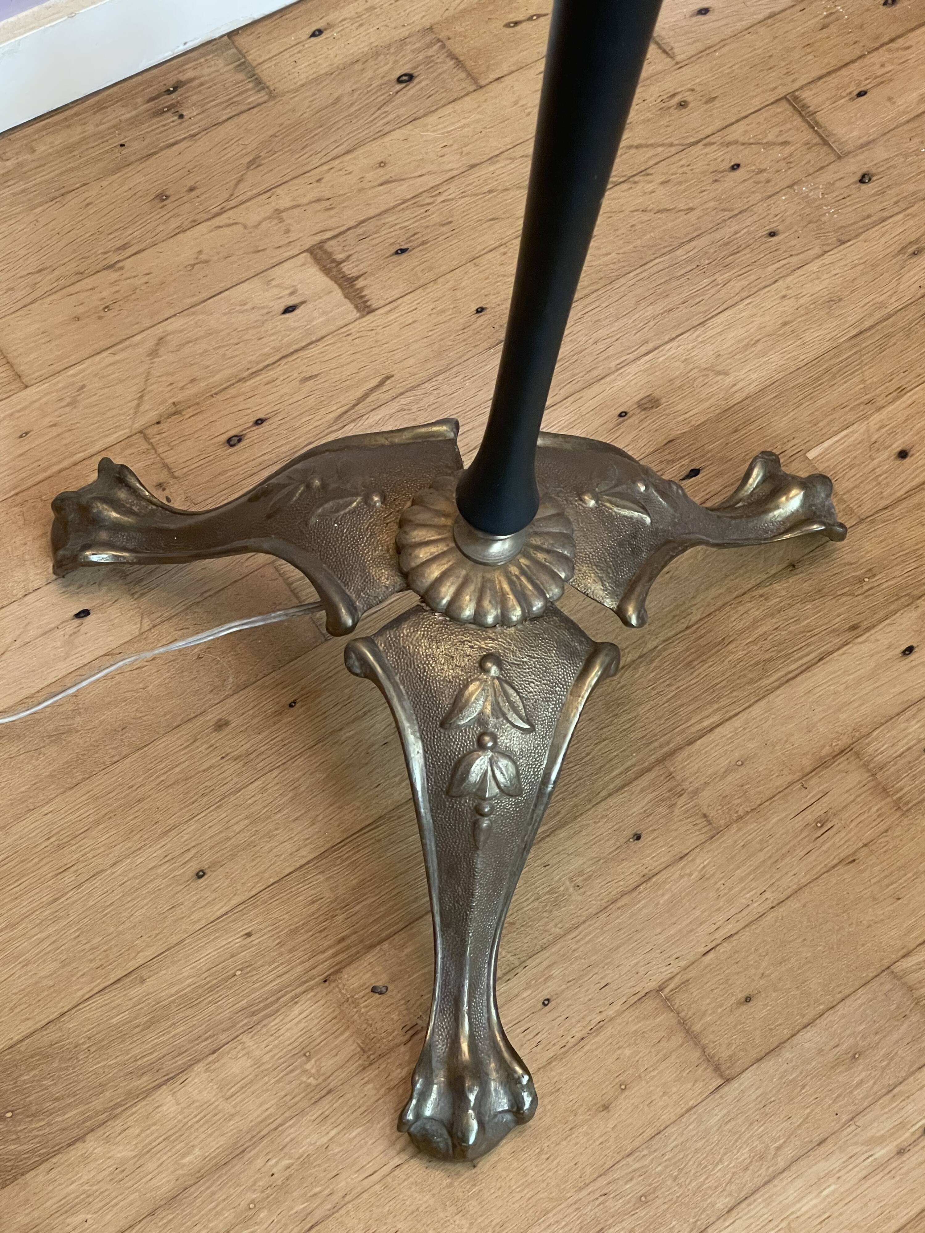 Vintage floor lamp in black and gold metal with lampshades