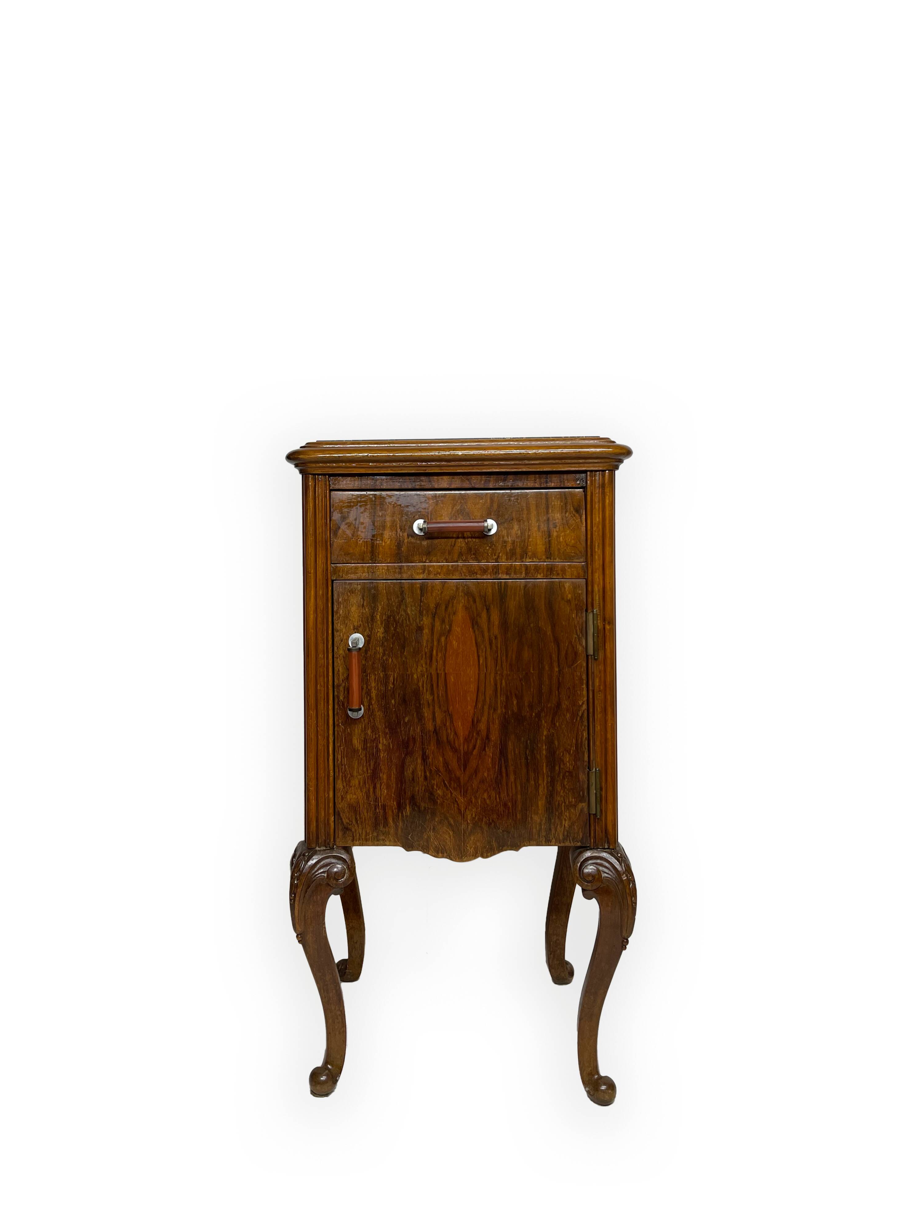 Tables de chevet italiennes en noyer, années 1930/1940