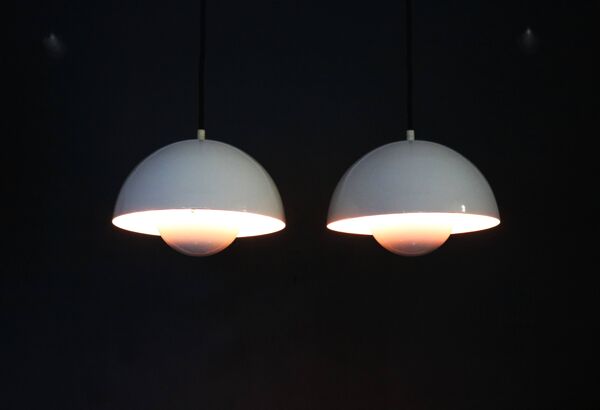 Paire iconique de lampes pots de fleurs en émail blanc VP1 - Verner Panton - 100 % originales - Louis Poulsen