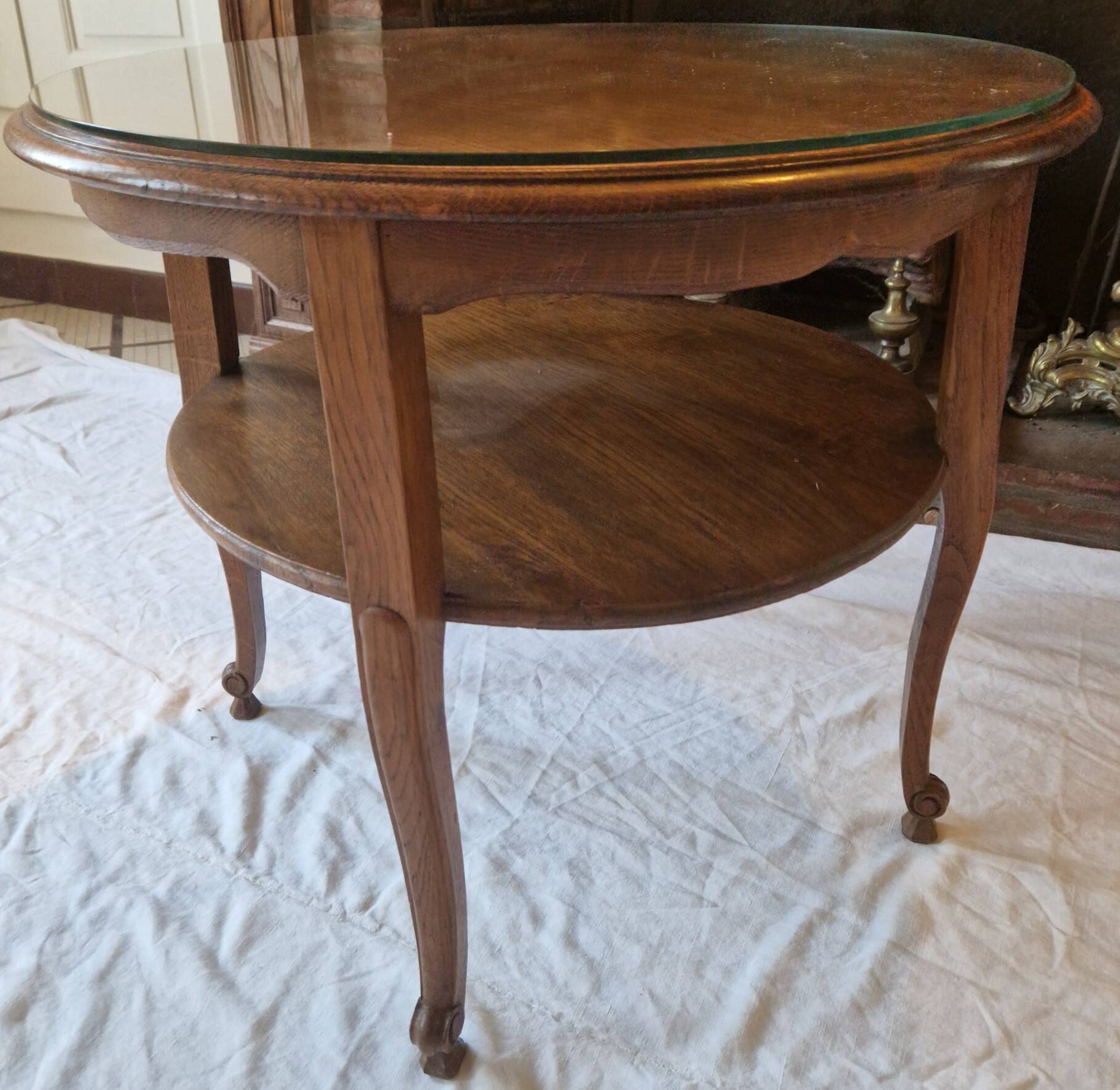 Round walnut gueridon with two tiers – Louis XV style – Perfect condition