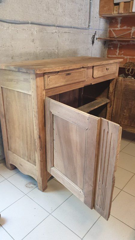Rustic antique buffet in solid wood with 2 drawers.