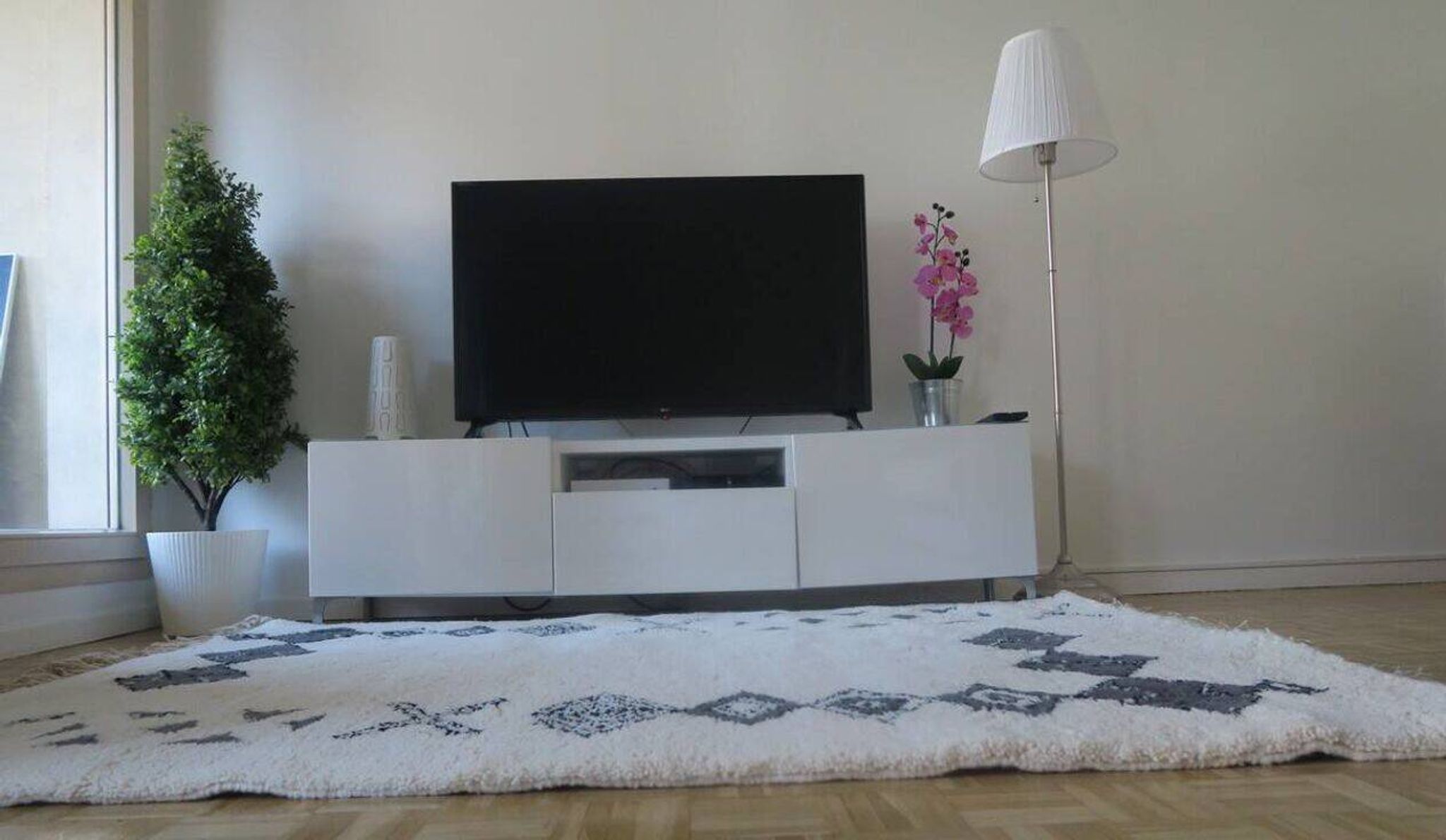 White handmade traditional wool rug 300/200cm