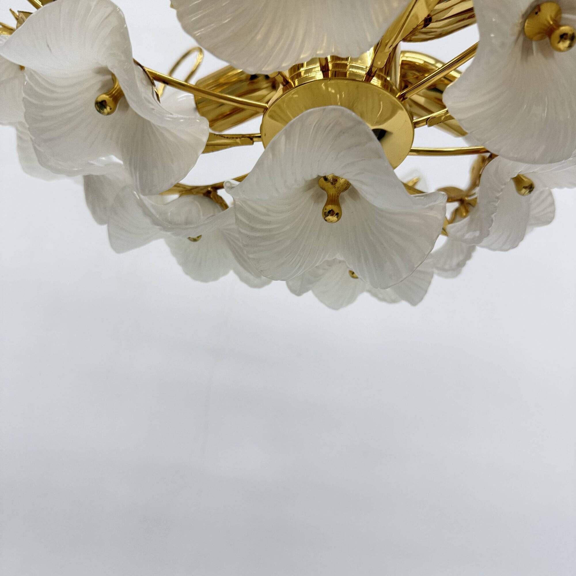 Lustre milieu du siècle avec fleurs en verre, années 1970