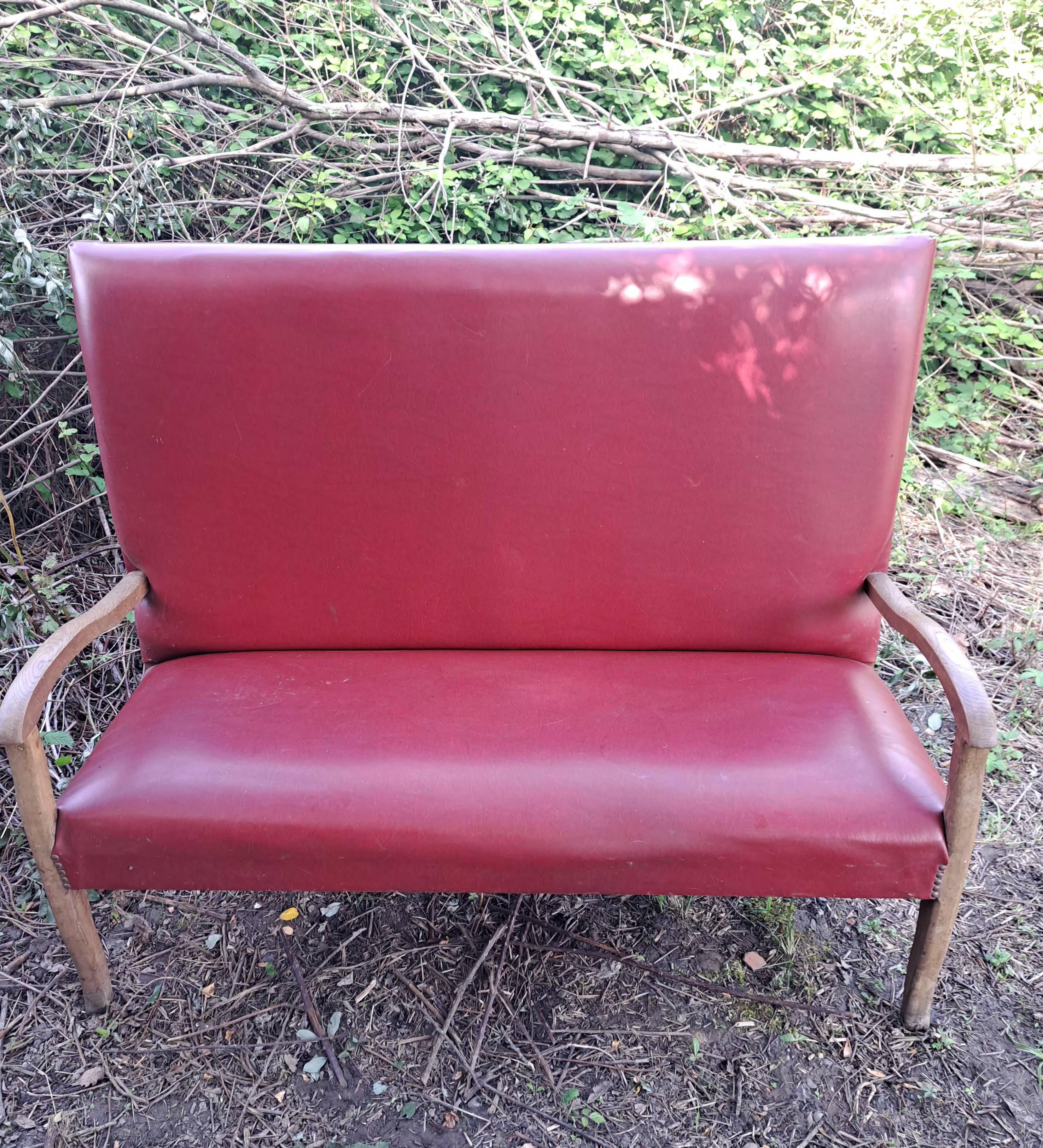 The vintage bistro bench.