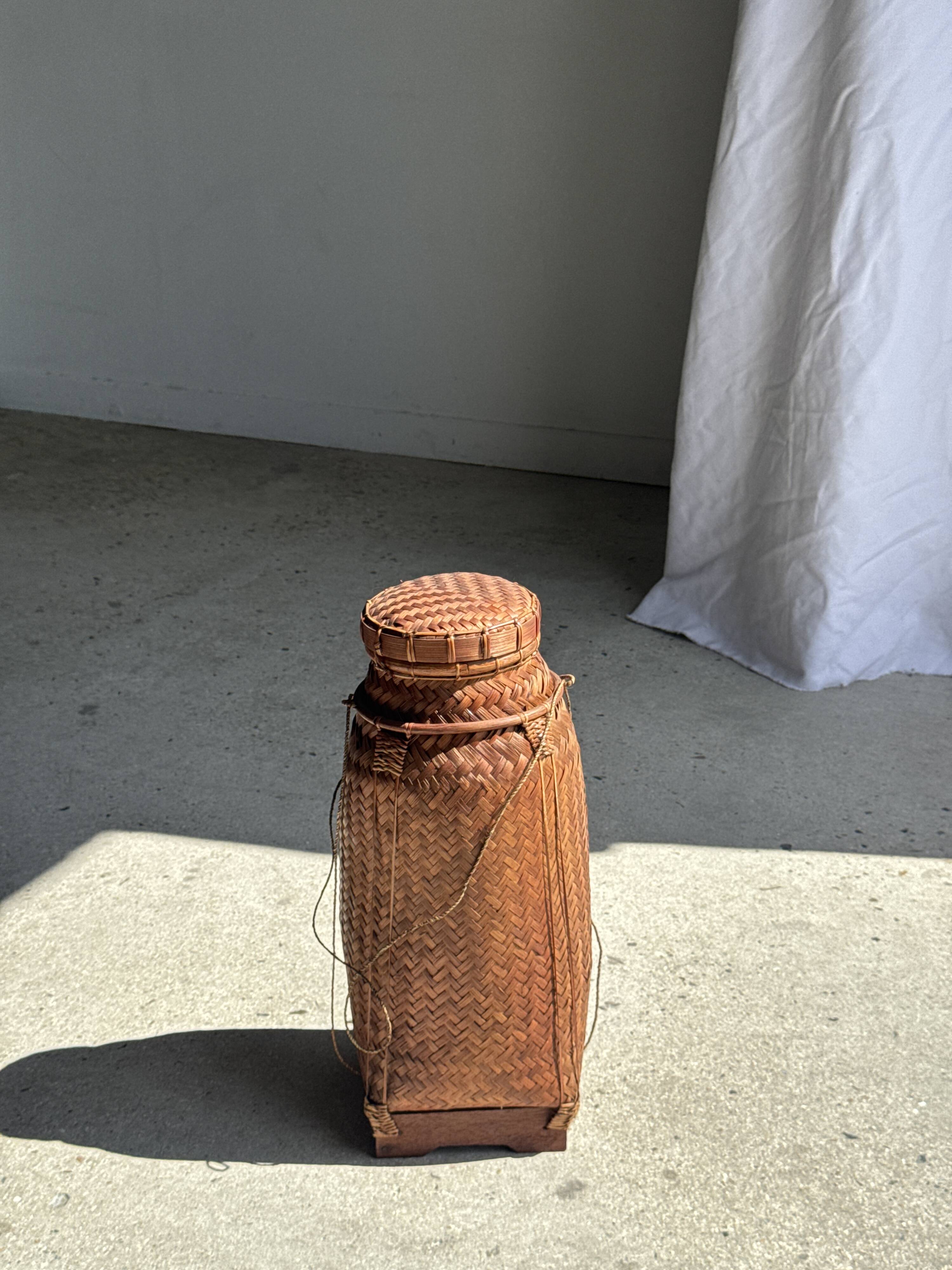 Small traditional Balinese basket with cords H47 D19 0.5kg