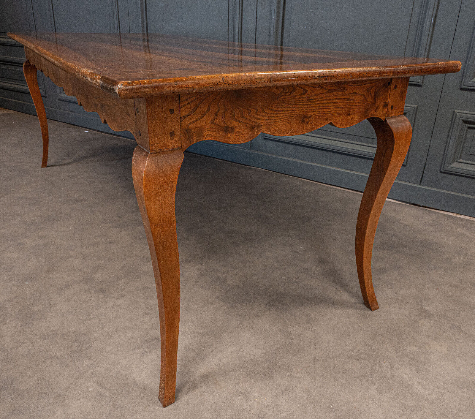 Farmhouse table walnut legs deer early nineteenth 1 drawer 208 cm