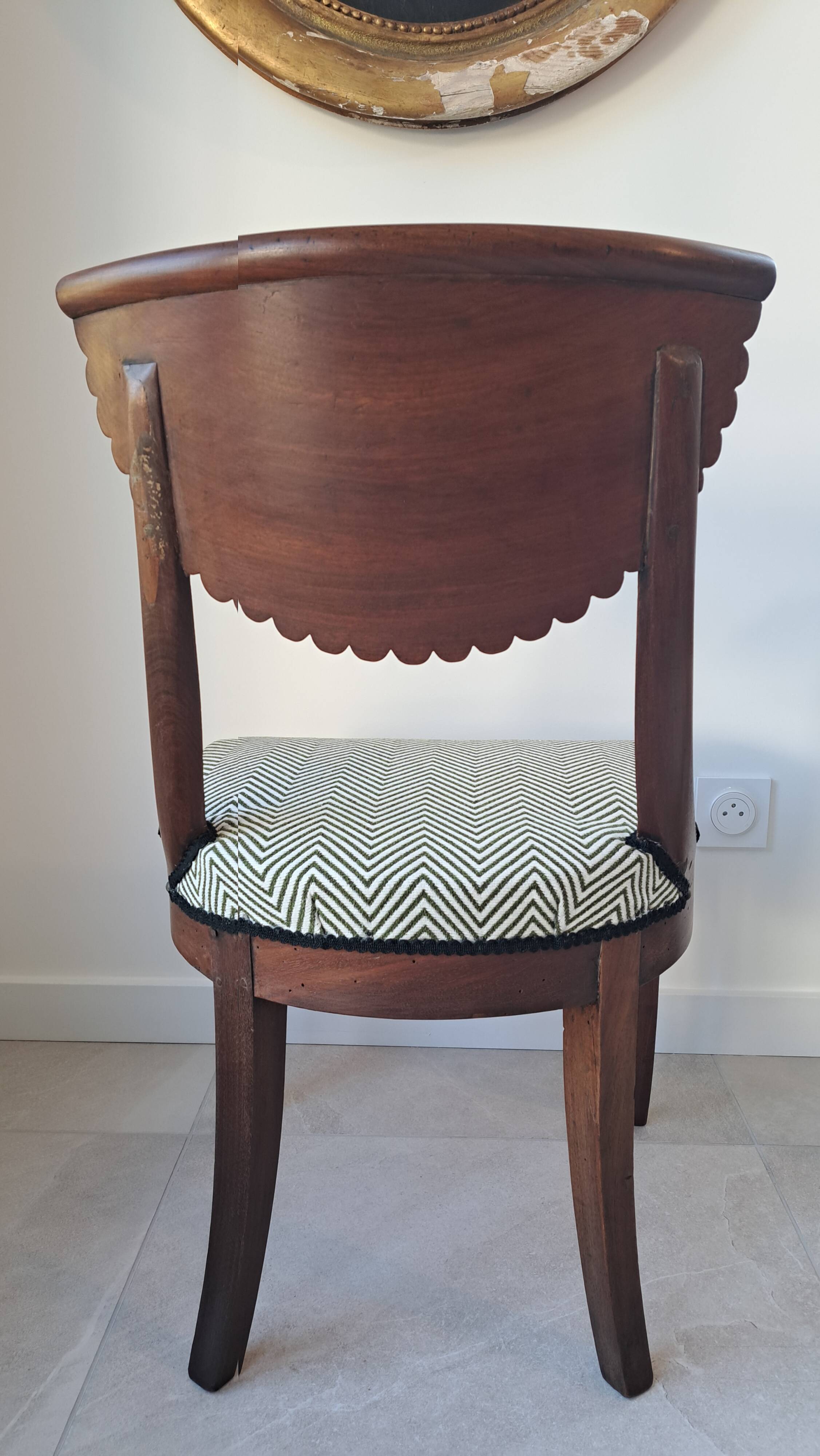 Pair of mahogany gondola chairs – Empire style – 20th century, restored