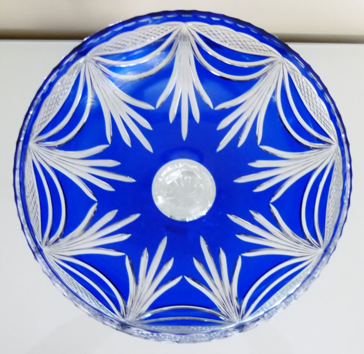 Centerpiece, blue crystal of Lorraine, limited series 233/500, blown and cut