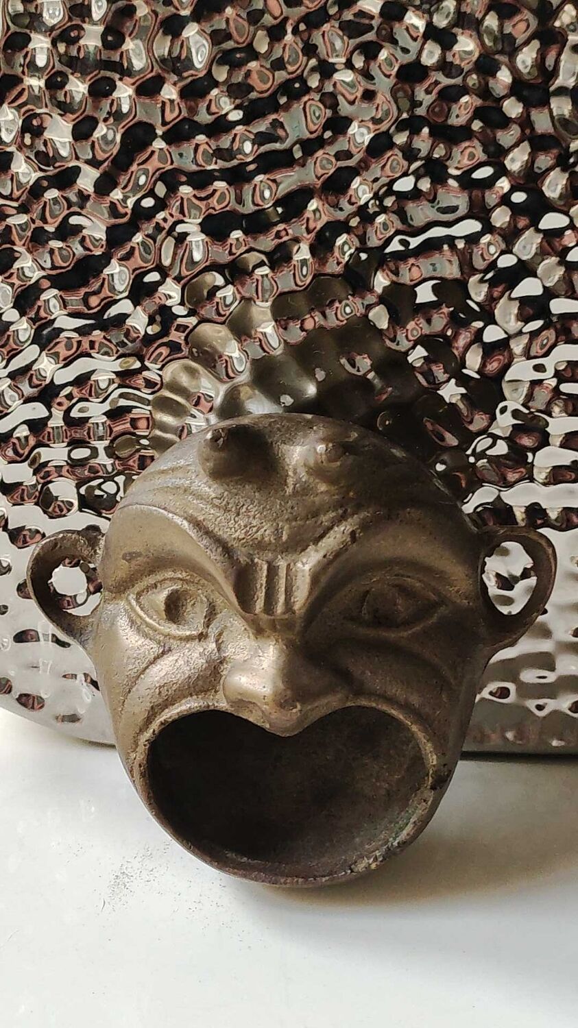 Ashtray/empty pocket devil's satyric head/diablotin, in bronze with golden patina. signed medina iran