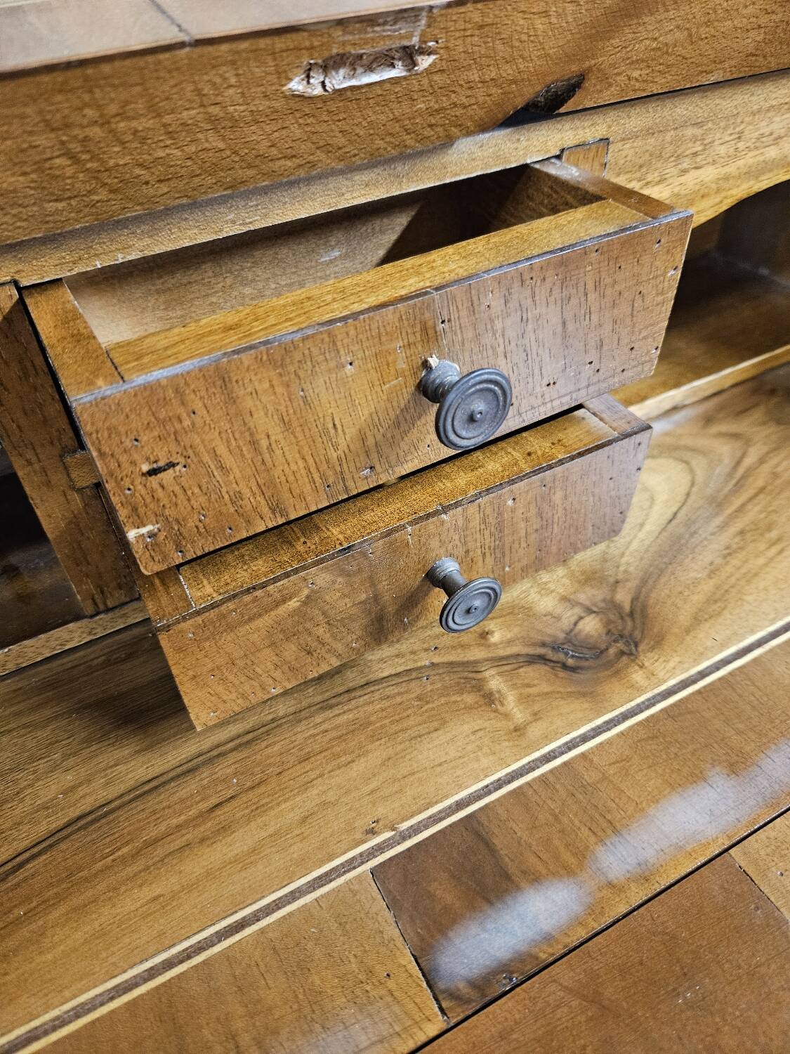 Scrétaire commode galbé marqueté