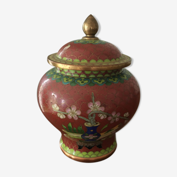 Enamelled brass jar chinese-inspired décor