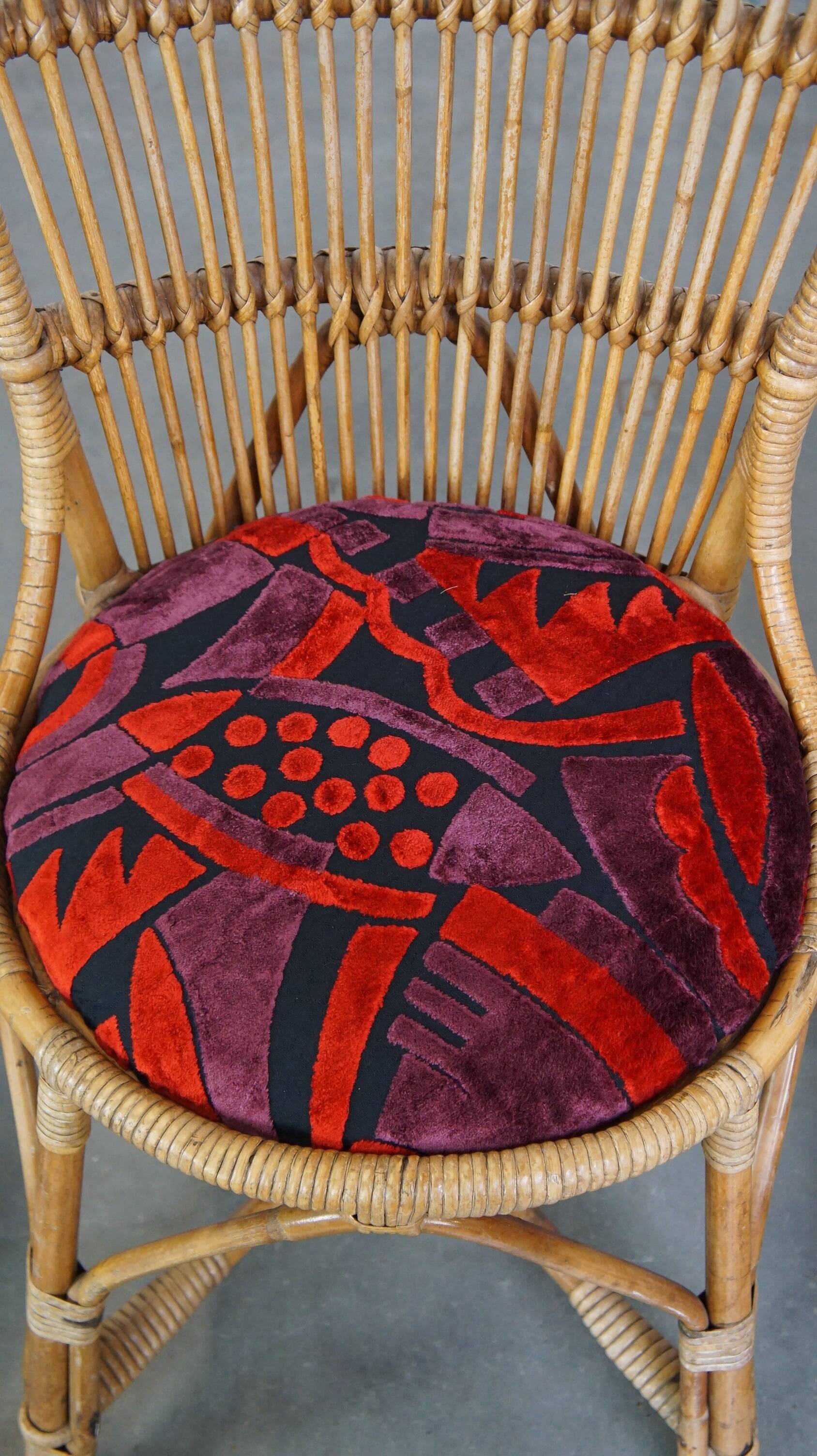 Set of 4 subtle and charming vintage 60s rattan boho chairs with colorful upholstered seats