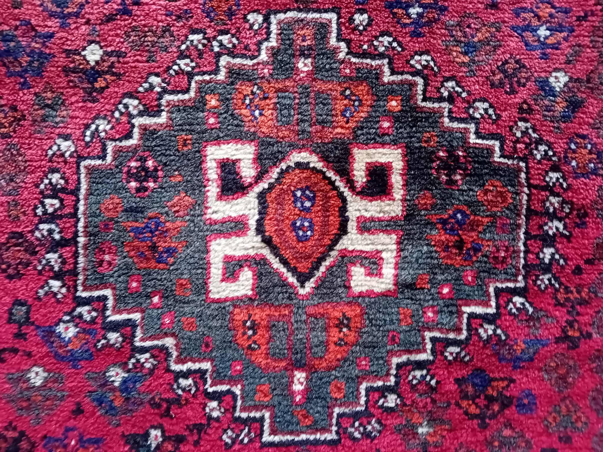 Handmade Persian Shiraz Rug 155x114cm