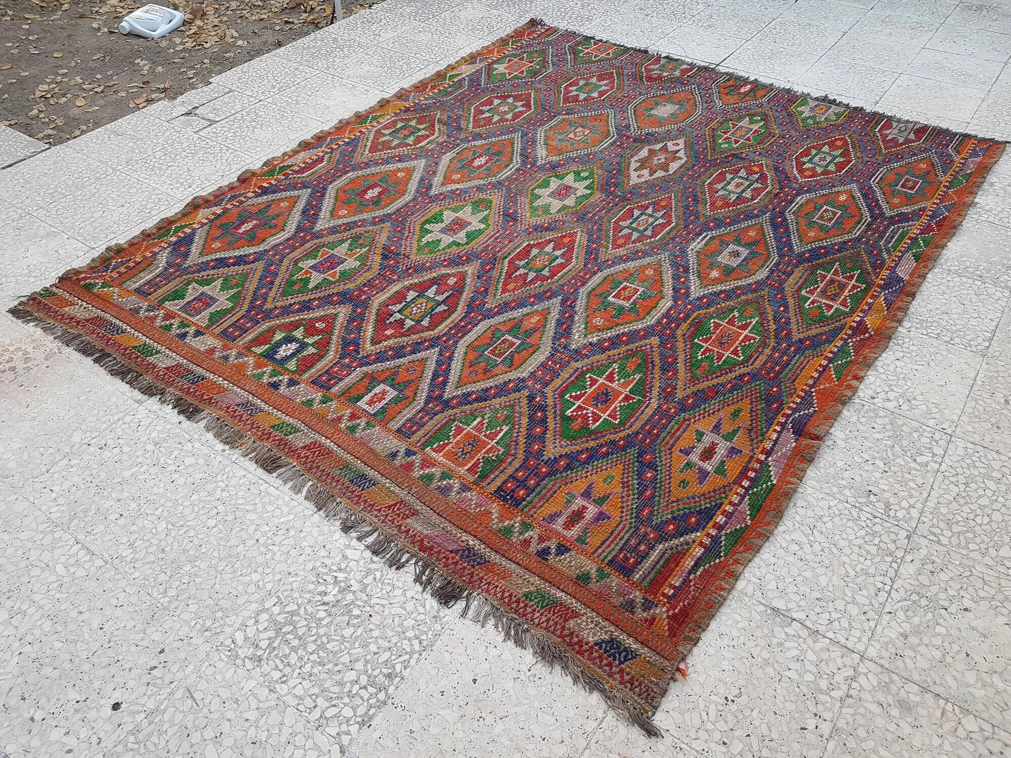 Vintage Turkish kilim, handwoven, 186x227 cm.
