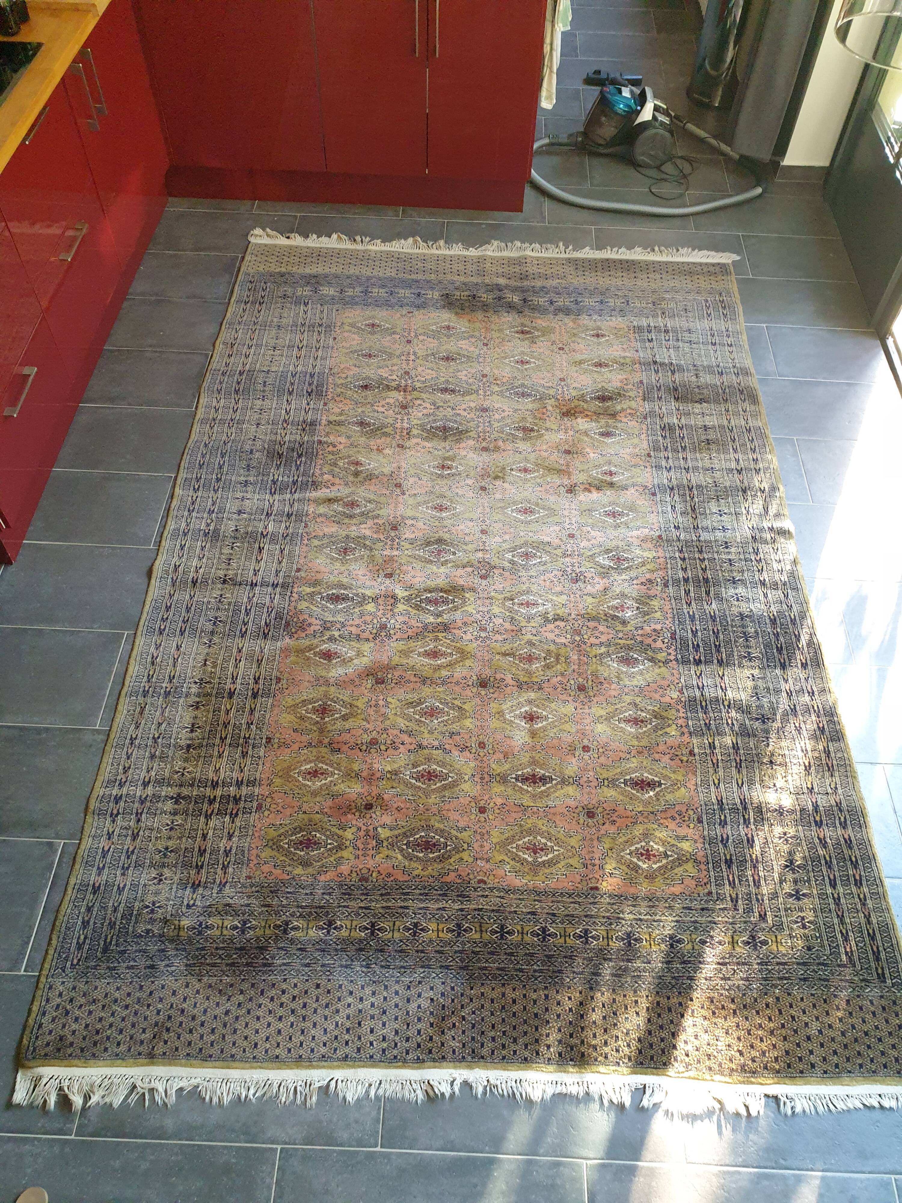 Hand-knotted silk rug 192x 300cm