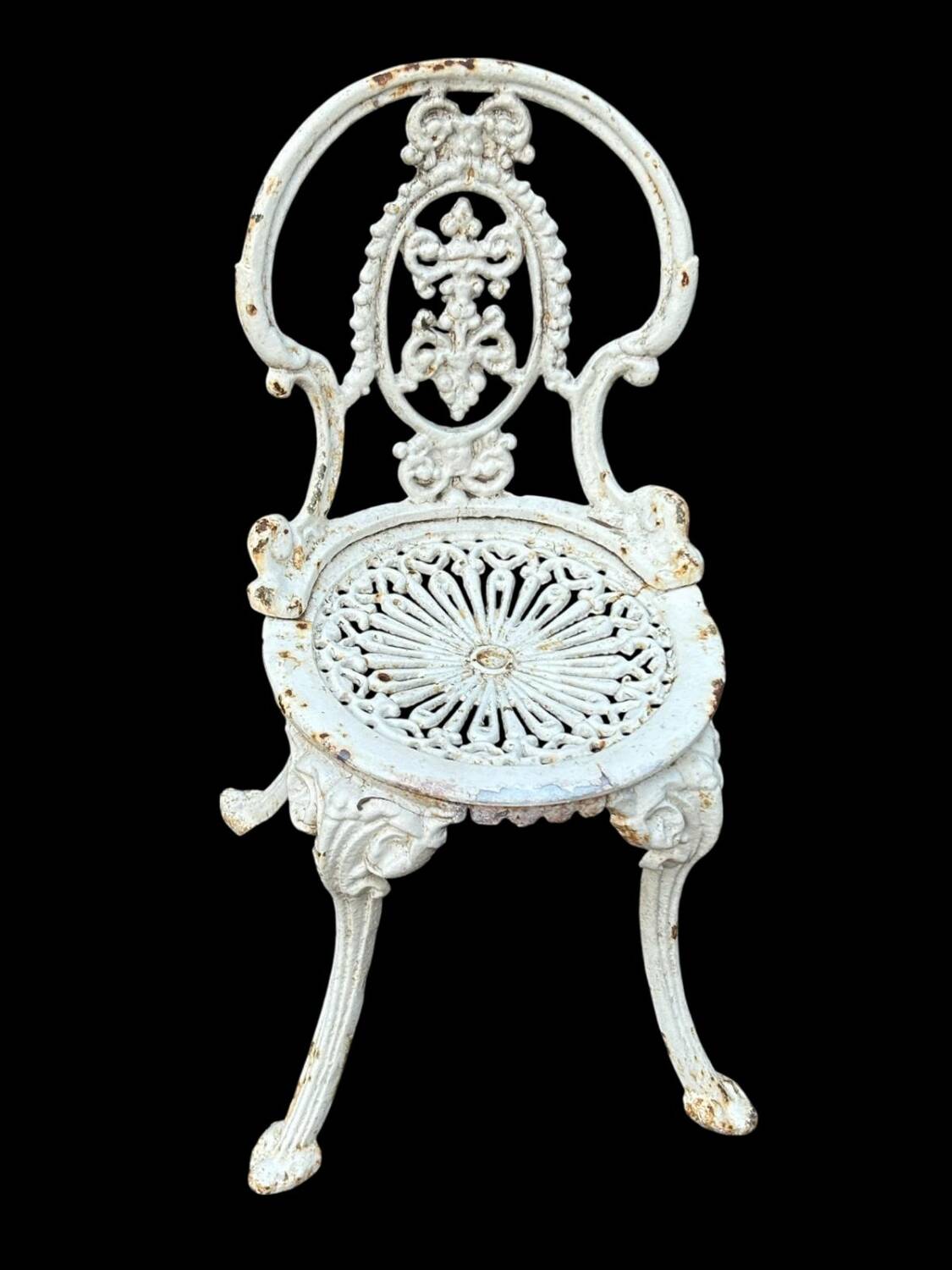 Suite de quatre chaises de jardin en fonte de style Victorien vers 190