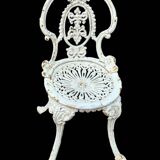 Suite de quatre chaises de jardin en fonte de style Victorien vers 190