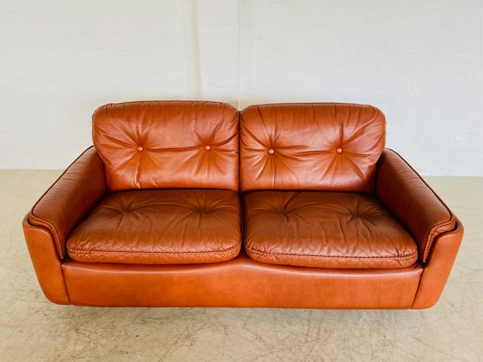 Canapé 2 places vintage danois en cuir cognac du milieu du siècle par Sigurd Resell