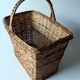 Panier en osier avec fond en bois tressé fait main vintage des années 1970