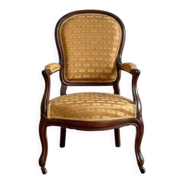 Classic cabriolet armchair in wood and textured gold fabric.