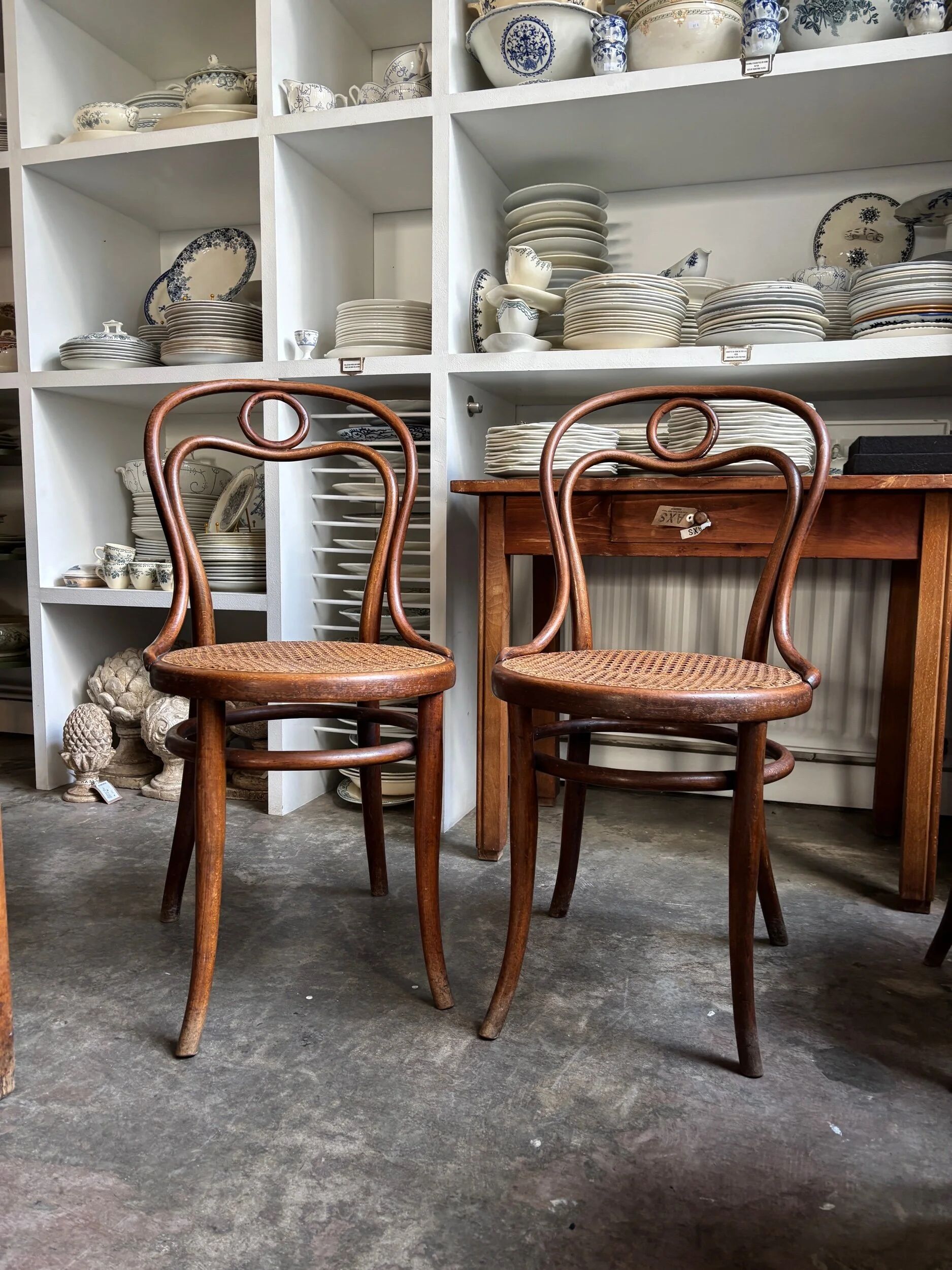 2 Thonet chairs no. 31 in bent beech and caning