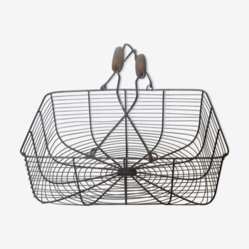 Metal basket with wooden handles