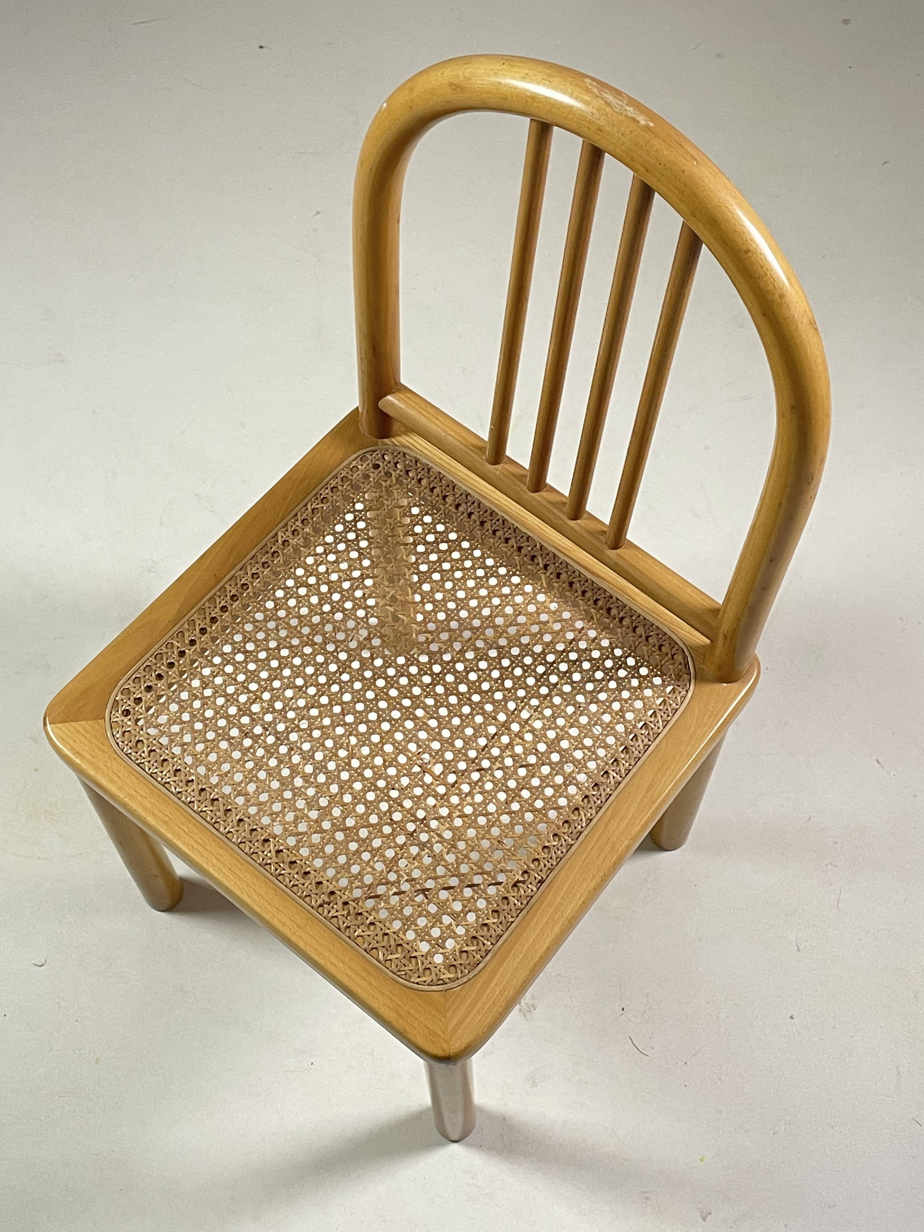 Chaise vintage en bois et cannage