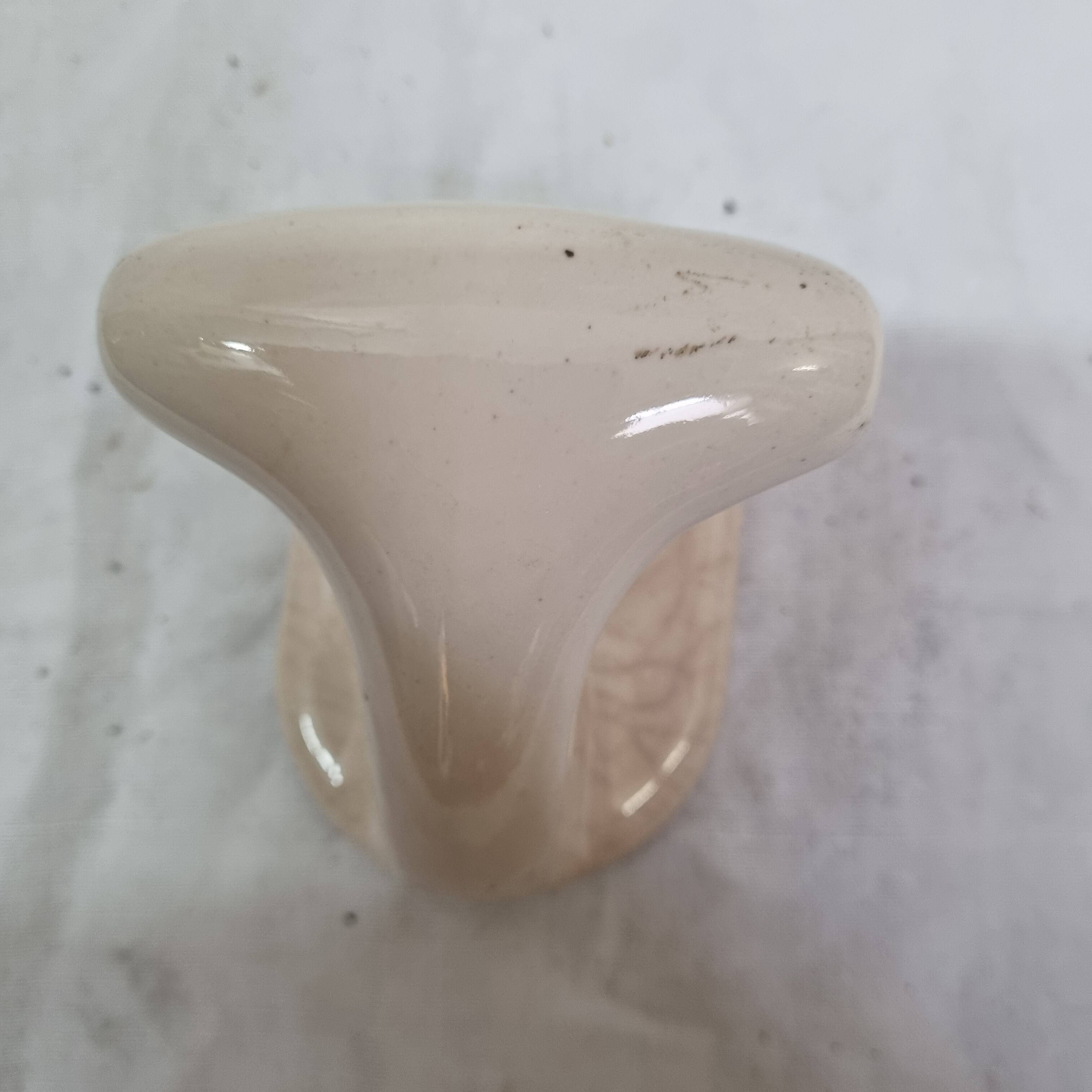 Patère en porcelaine blanche