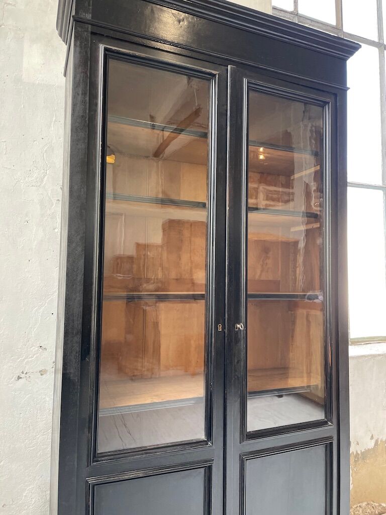 Napoleon 3 walnut window glass cabinet