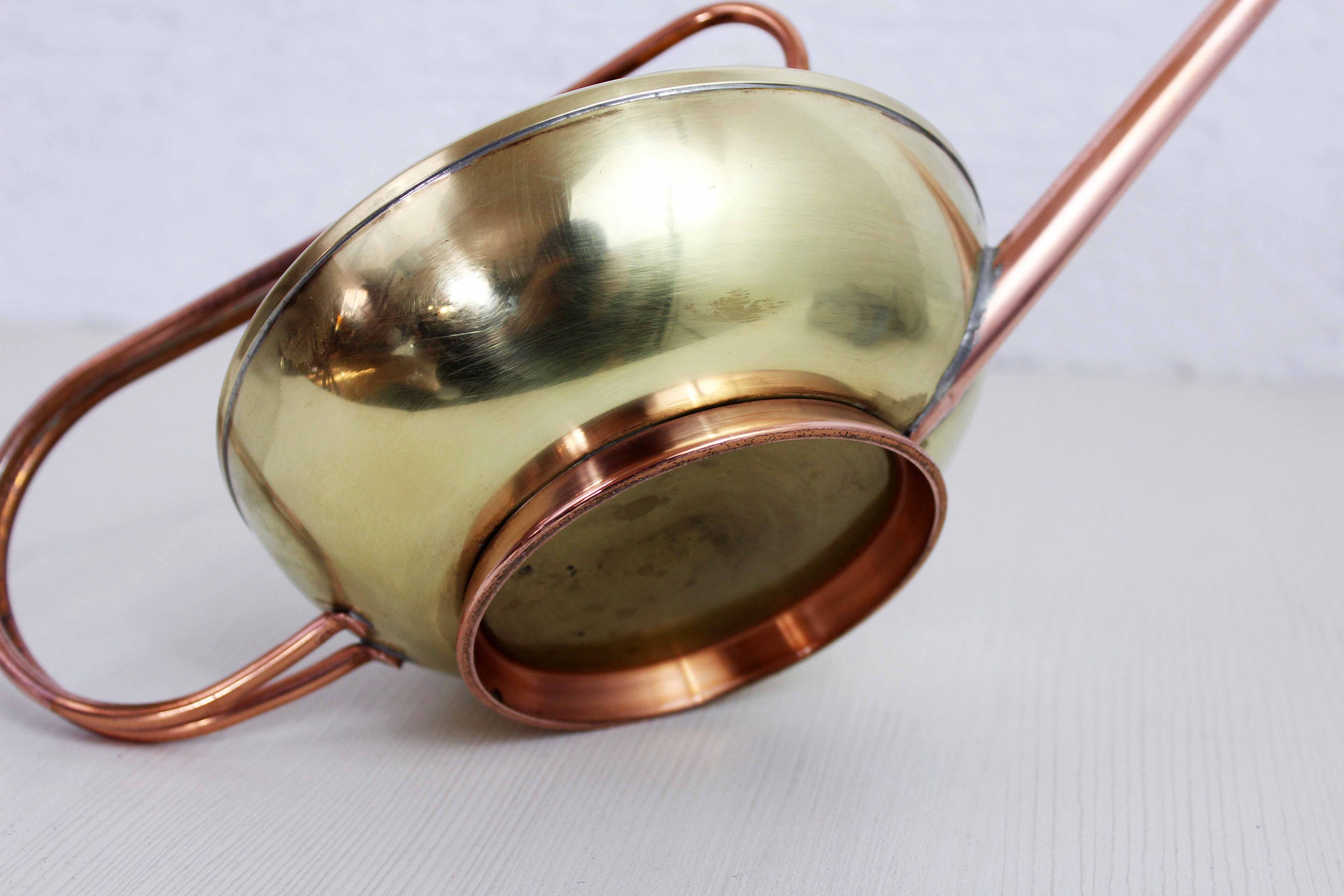 Watering can in brass and copper