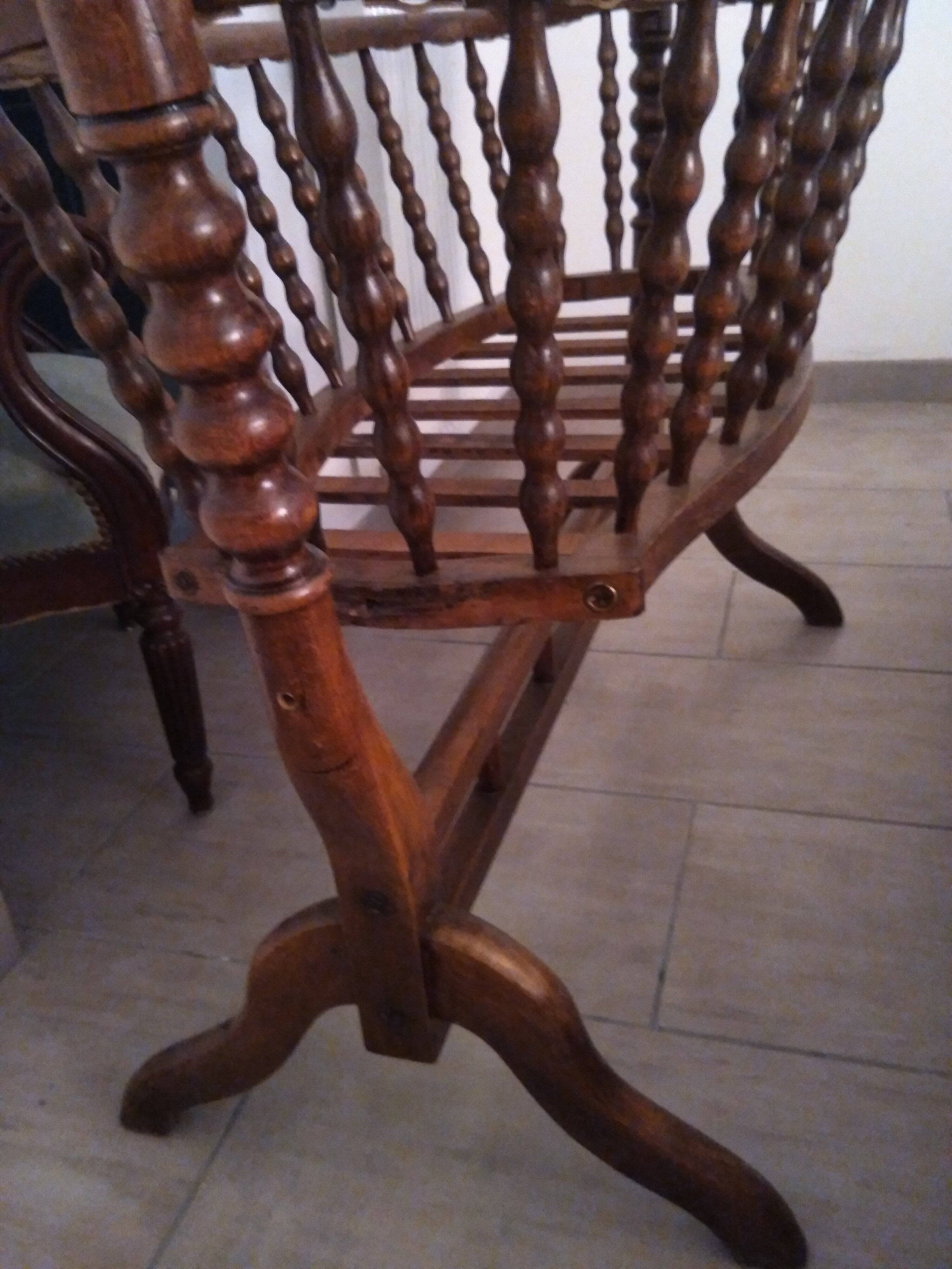 Antique swan neck cradle in very good condition.