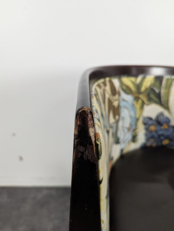 Fauteuil de restaurant motif florale en quantité