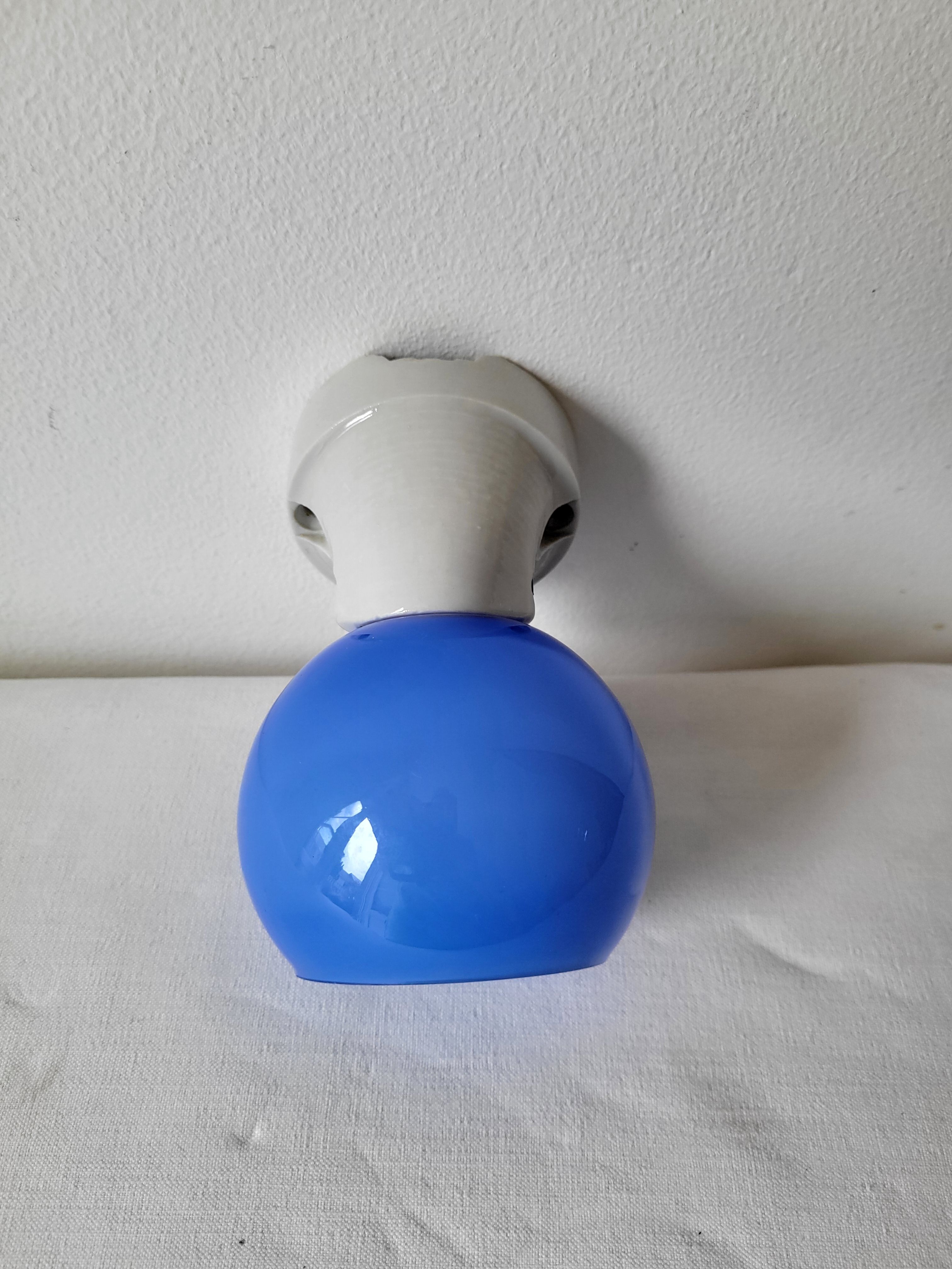 Wall lamp in porcelain and opaline