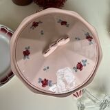 Saint Amand soup tureen, Pompadour model