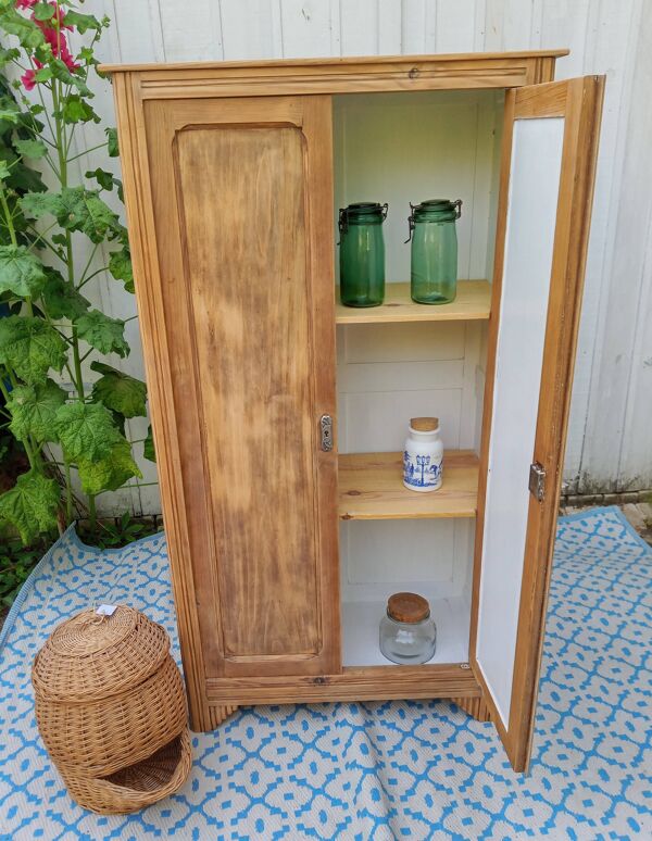 Armoire parisienne