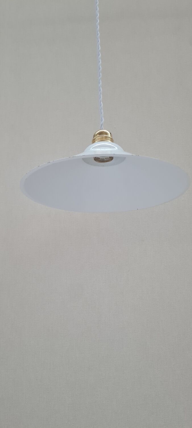 Enamelled sheet metal pendant light