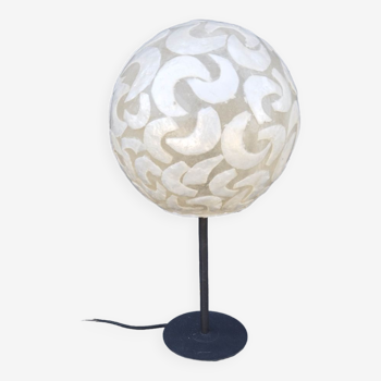 Mother-of-pearl globe table lamp