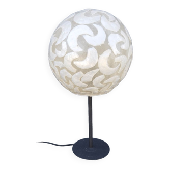 Mother-of-pearl globe table lamp