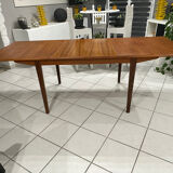 Large extendable Scandinavian table in vintage teak from the 1970s.