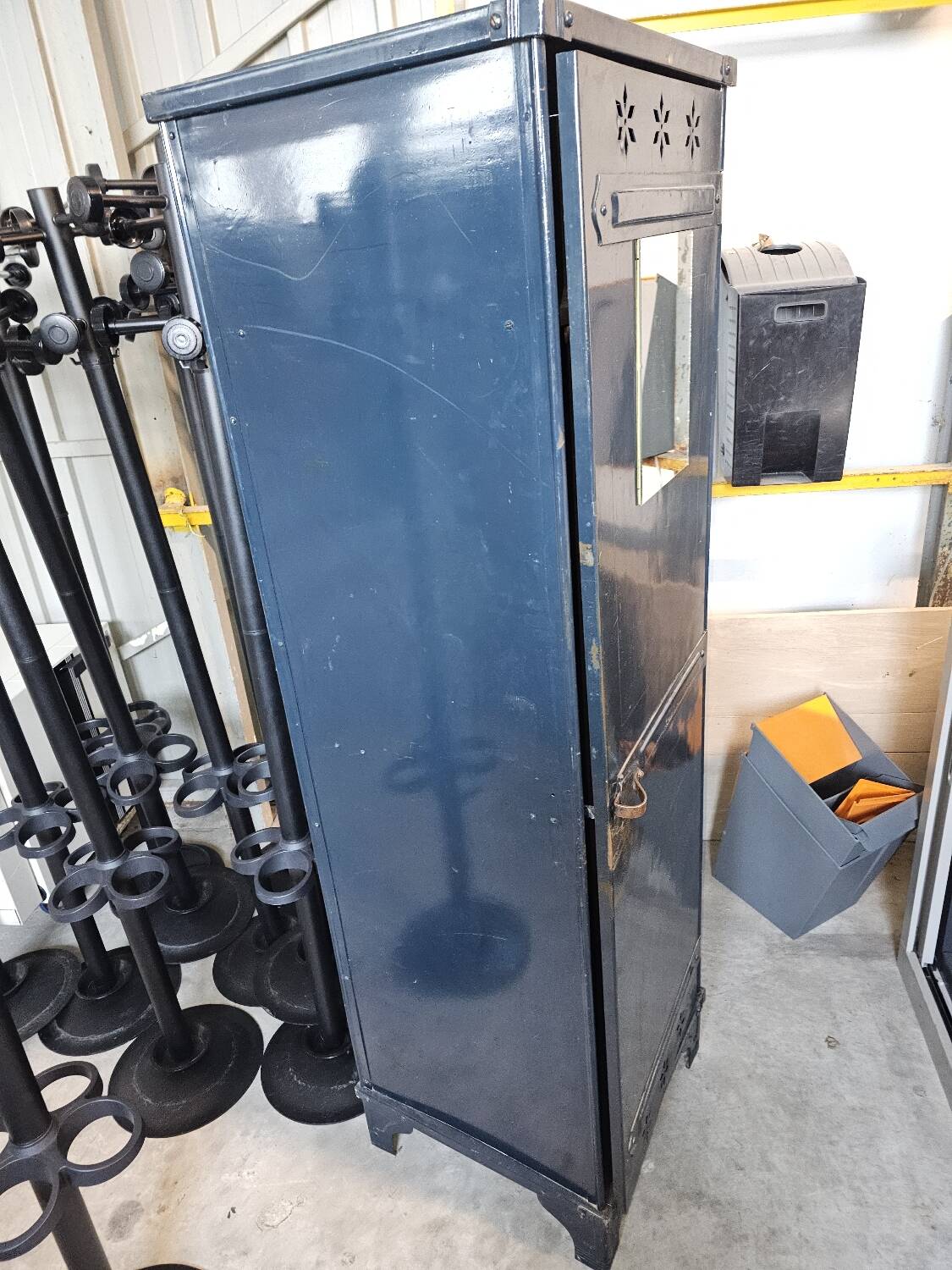 Old Ghent Cloakroom from the 1900s - Vintage Charm and Authenticity