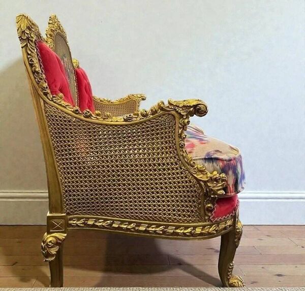 Salon de style Louis XV, artisanal en hêtre rouge et doré en bois d'hêtre